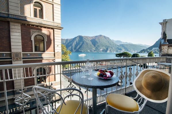 Chambre Double Panoramique, balcon, vue lac | Literie de qualité supérieure, coffres-forts dans les chambres