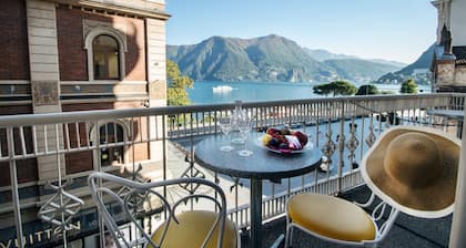 International au Lac Historic Lakeside Hotel