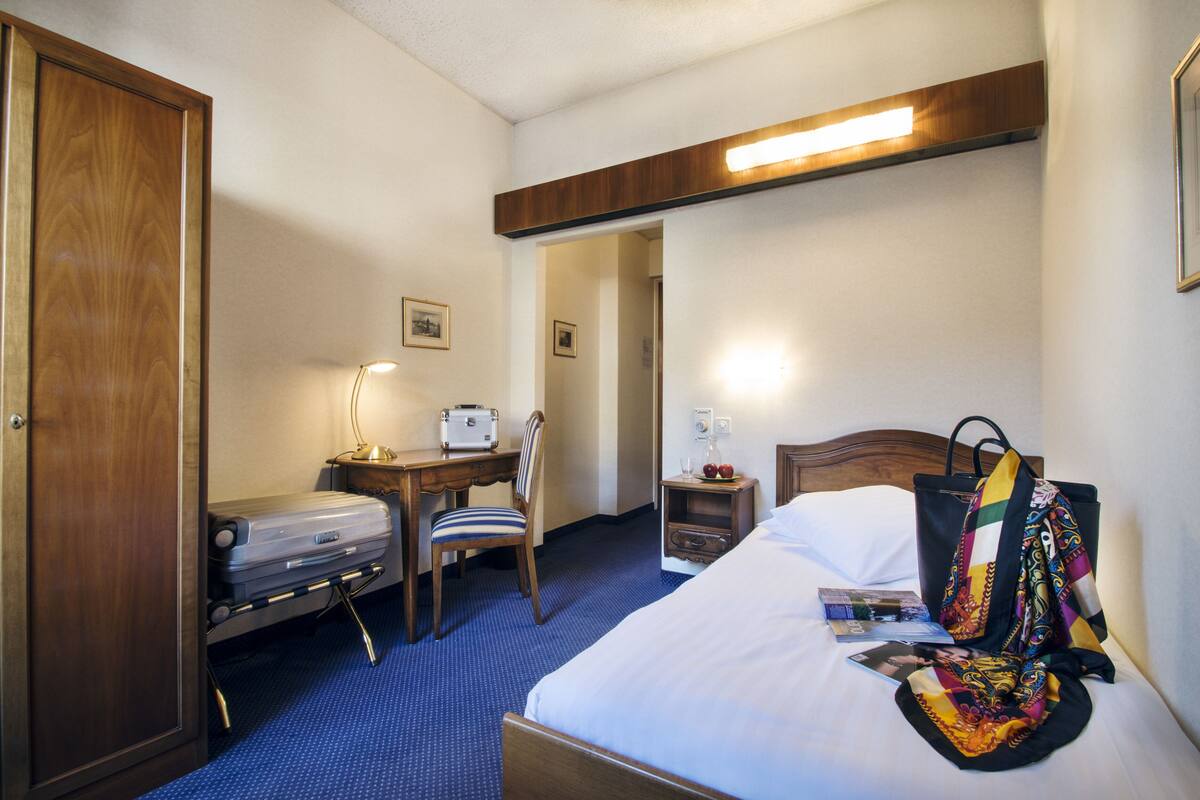 Een kluis op de kamer, verduisterende gordijnen, gratis wifi, beddengoed