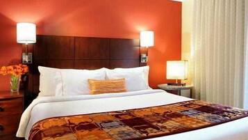 Desk, laptop workspace, iron/ironing board, free WiFi