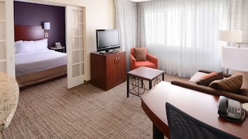 Desk, laptop workspace, iron/ironing board, free WiFi