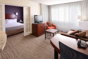 Desk, laptop workspace, iron/ironing board, free WiFi