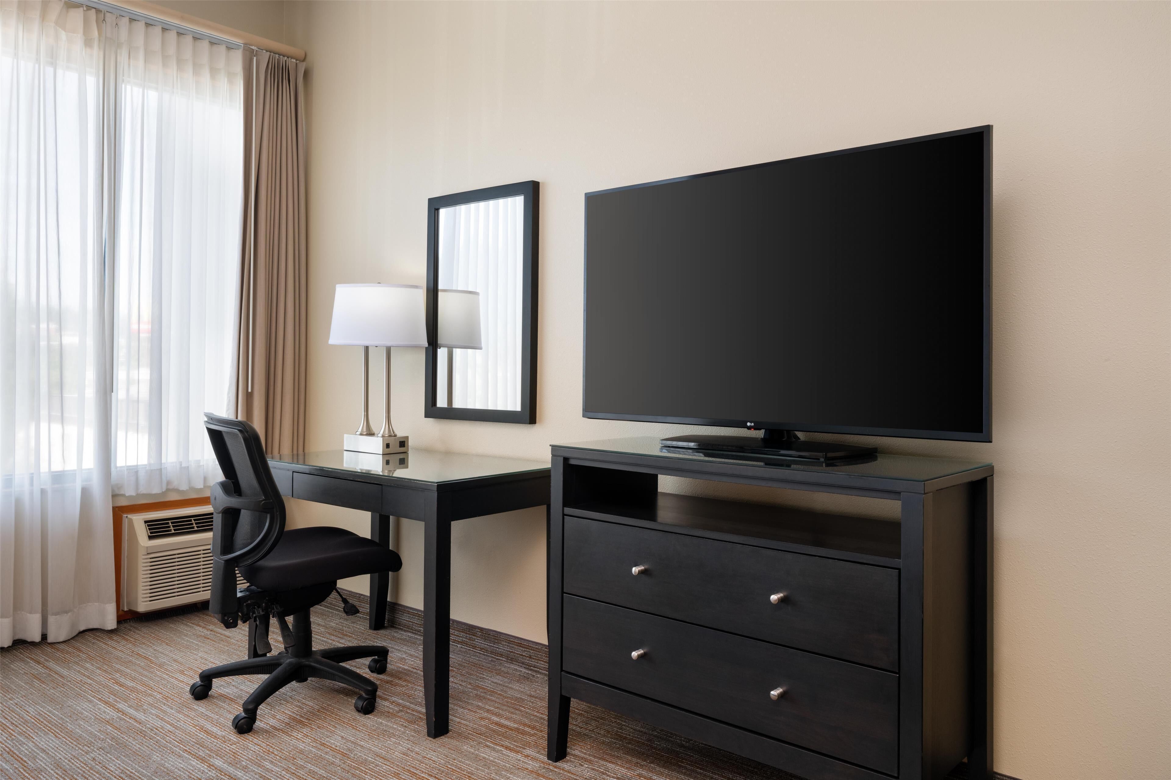 executive room, 1 king bed, accessible (no pets/no guests under 21) | 1 bedroom, desk, laptop workspace, free wifi