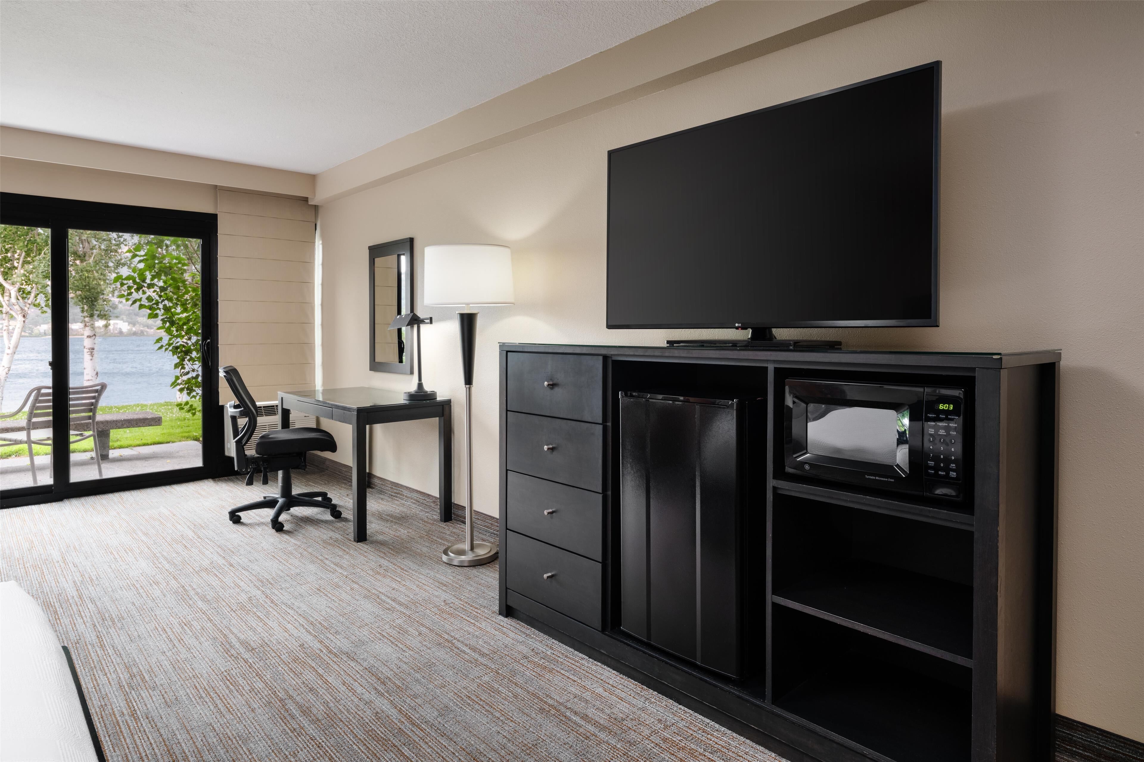 deluxe room, 1 king bed, river view (pet friendly by request) | 1 bedroom, desk, laptop workspace, free wifi