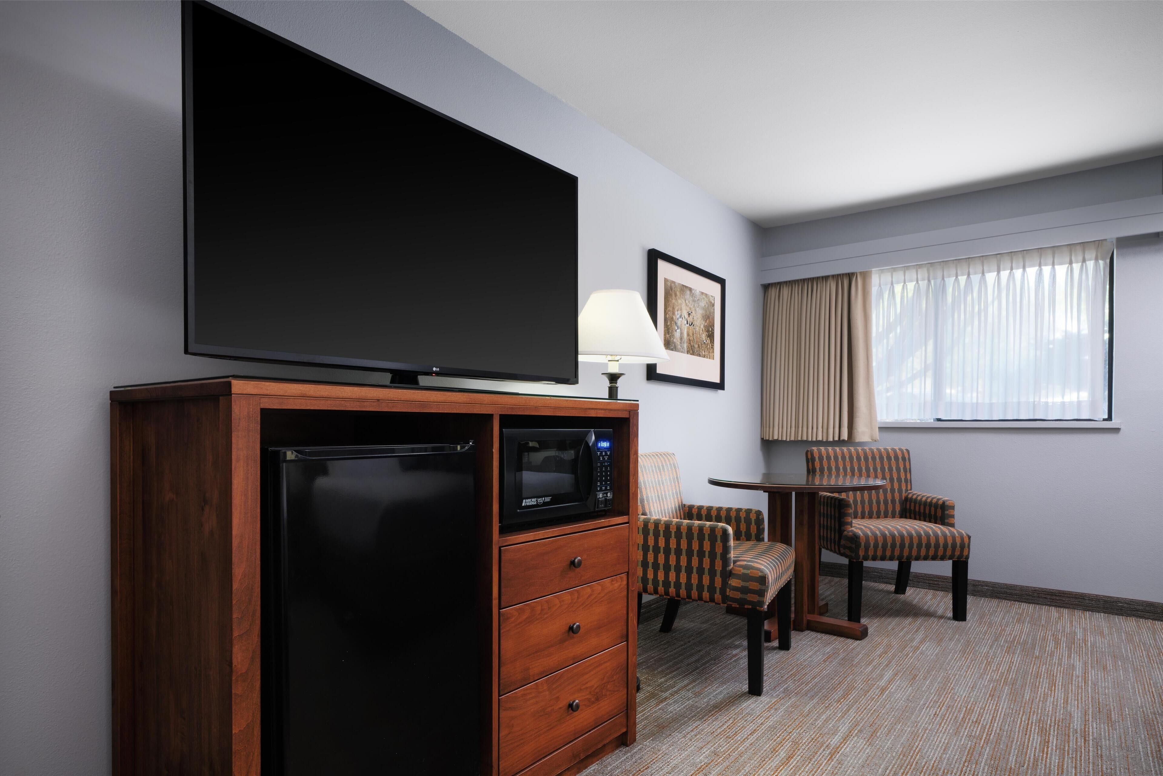 standard room, 2 queen beds, bathtub (sub level, no pets) | 1 bedroom, desk, laptop workspace, free wifi