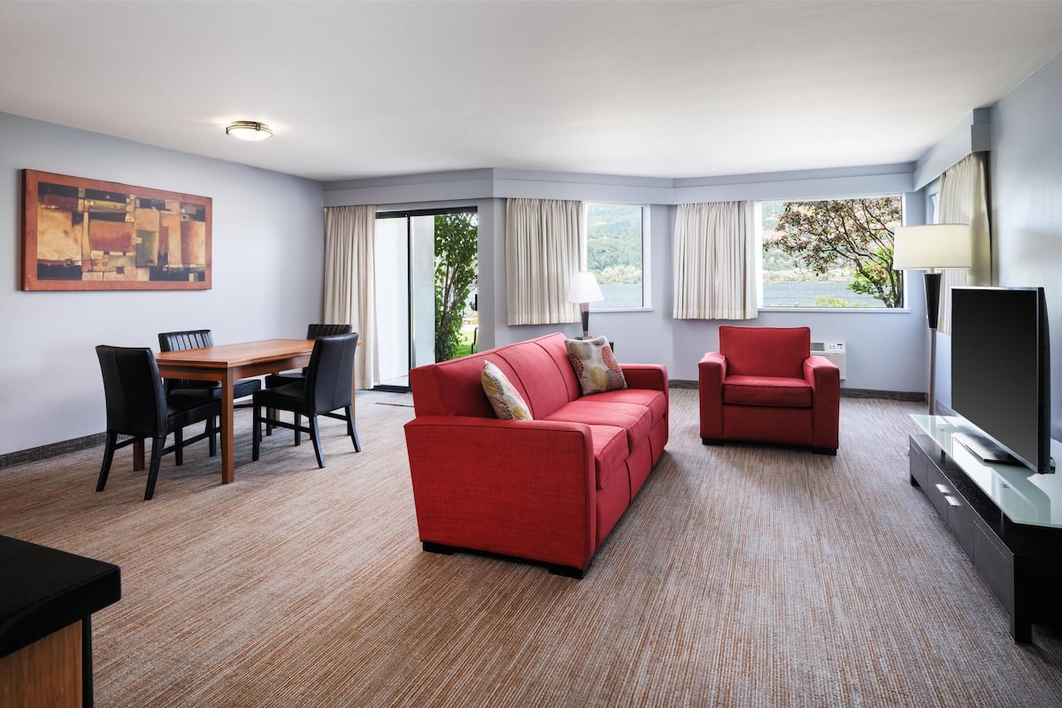 Suite, 1 Queen Bed, Patio, River View (Sitting Area, No Pets) | 1 bedroom, desk, laptop workspace, free WiFi