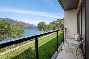 Executive-studiosuite - 1 kingsize-seng - balkon - udsigt til flod (No pets/No guests under 21) | Udsigt fra værelset