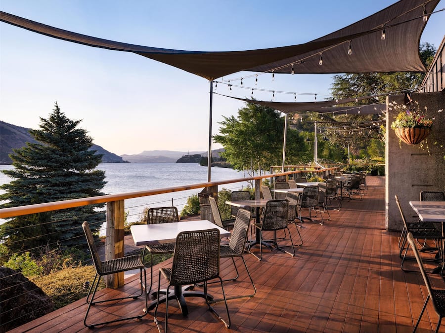 Serveert ontbijt, lunch en diner