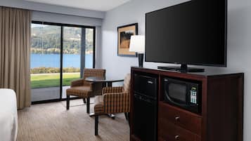 Deluxe Room, 2 Queen Beds, Bathtub, River View (Pet Friendly by Request) | 1 bedroom, desk, laptop workspace, free WiFi
