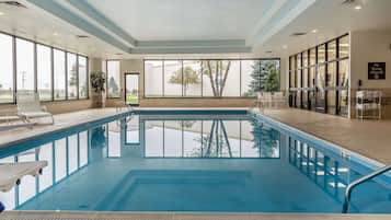 Indoor pool, sun loungers