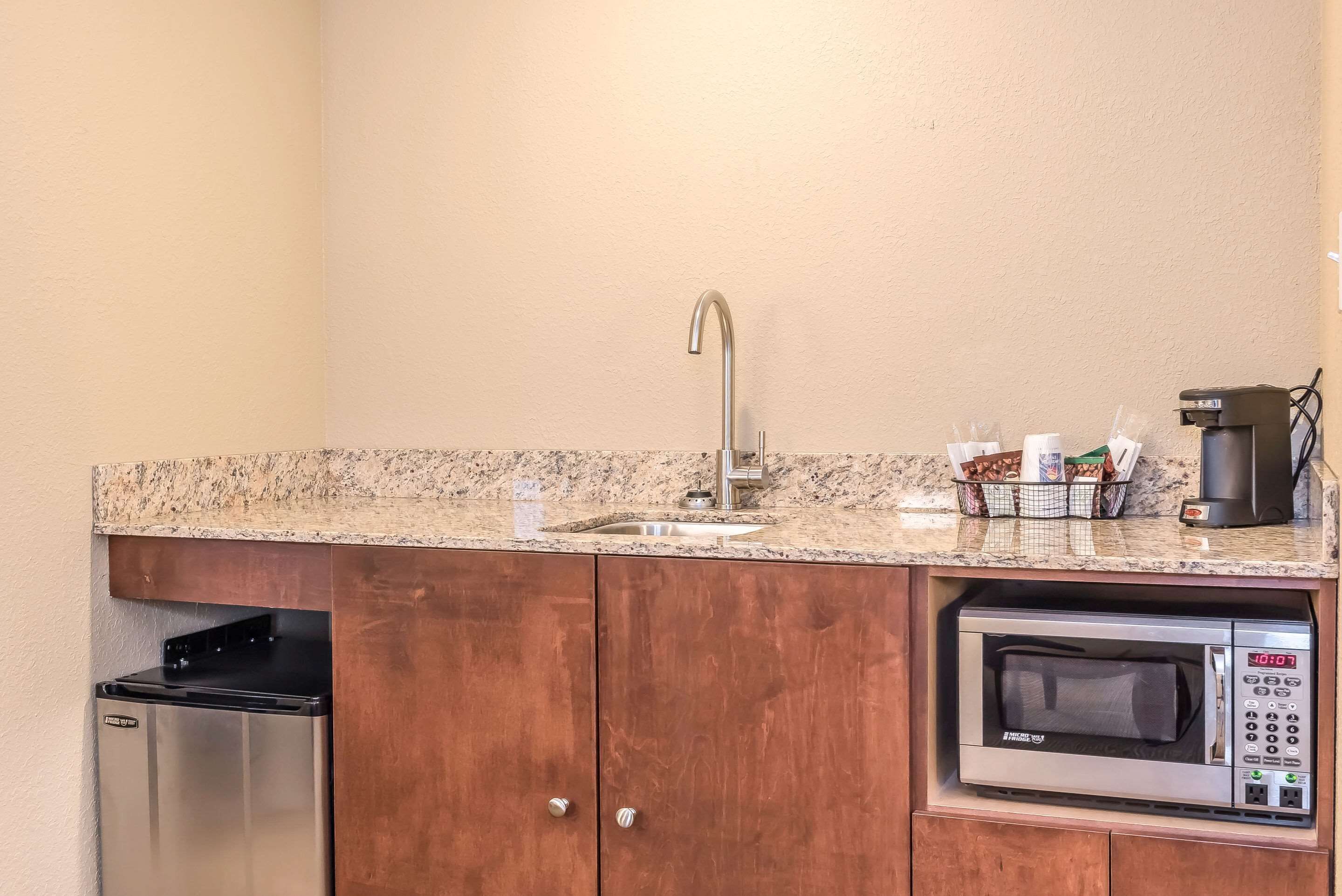 desk, soundproofing, iron/ironing board, rollaway beds