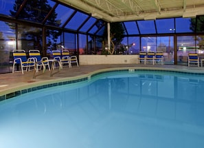 Indoor pool, sun loungers