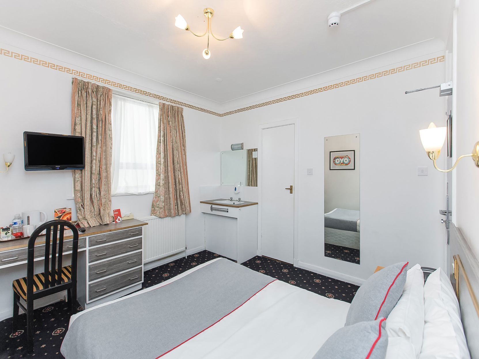 1 bedroom, desk, soundproofing, free WiFi