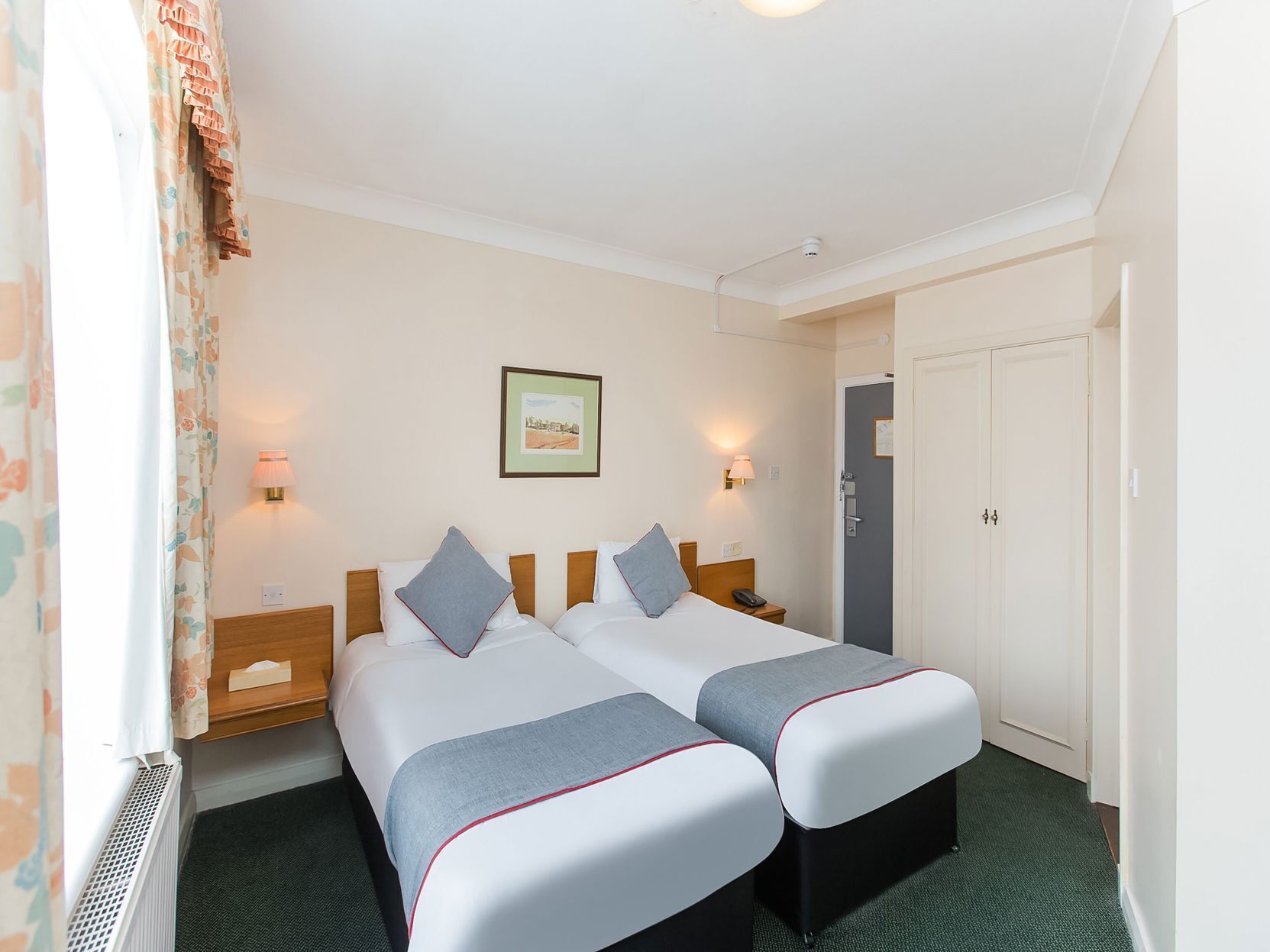 1 bedroom, desk, soundproofing, free WiFi