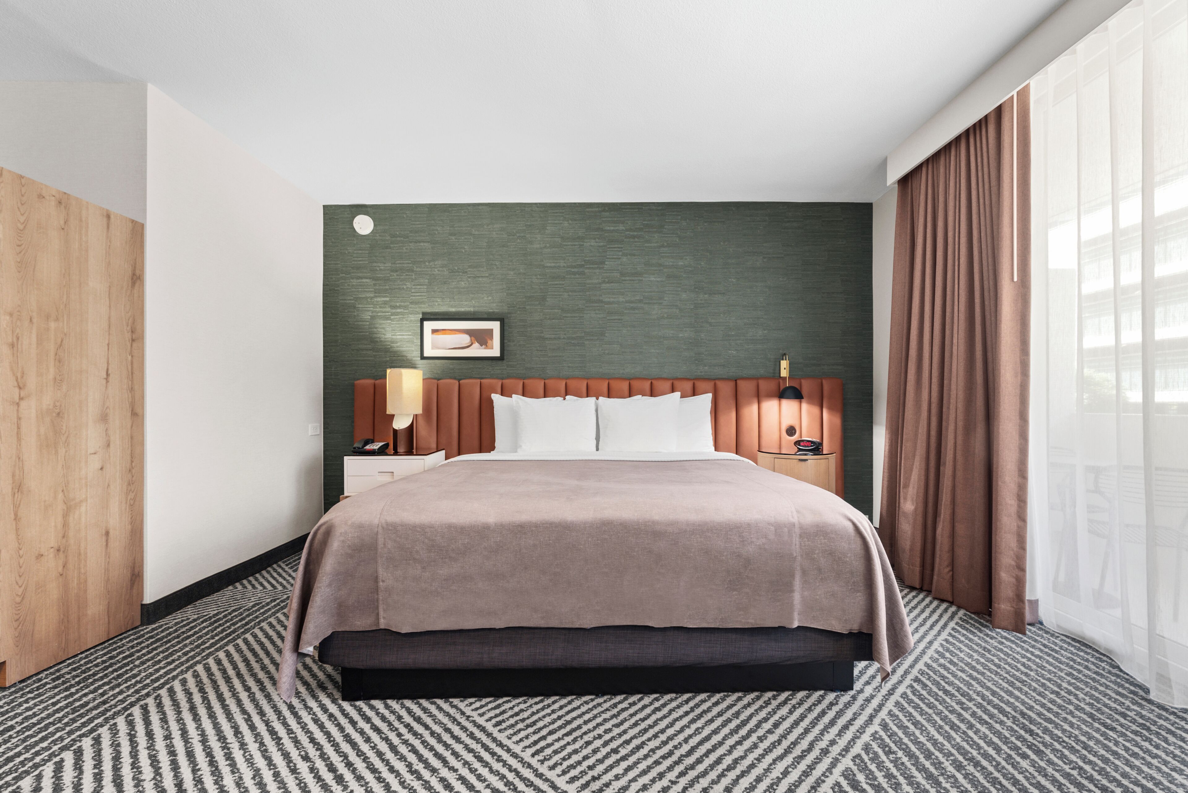 standard room, 1 king bed | pillow-top beds, in-room safe, laptop workspace, blackout curtains