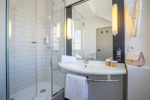 Standard Room, 2 Single Beds | Bathroom - ibis Blois Centre Chateau (Blois)