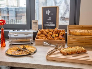 Tägliches Frühstücksbuffet gegen Gebühr