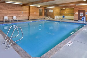 Indoor pool, sun loungers