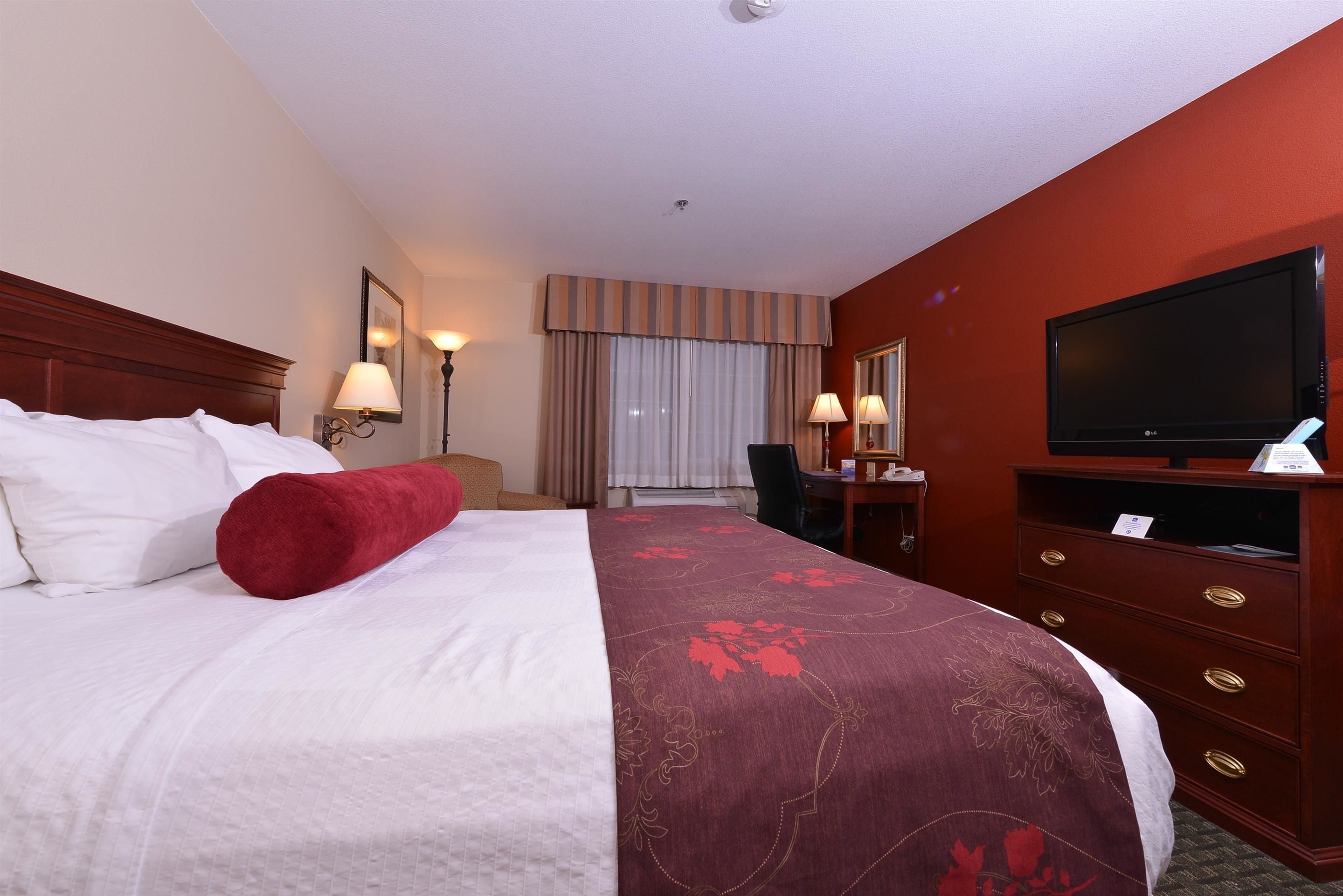 standard room, 1 queen bed, accessible, non smoking | 1 bedroom, premium bedding, in-room safe, blackout curtains