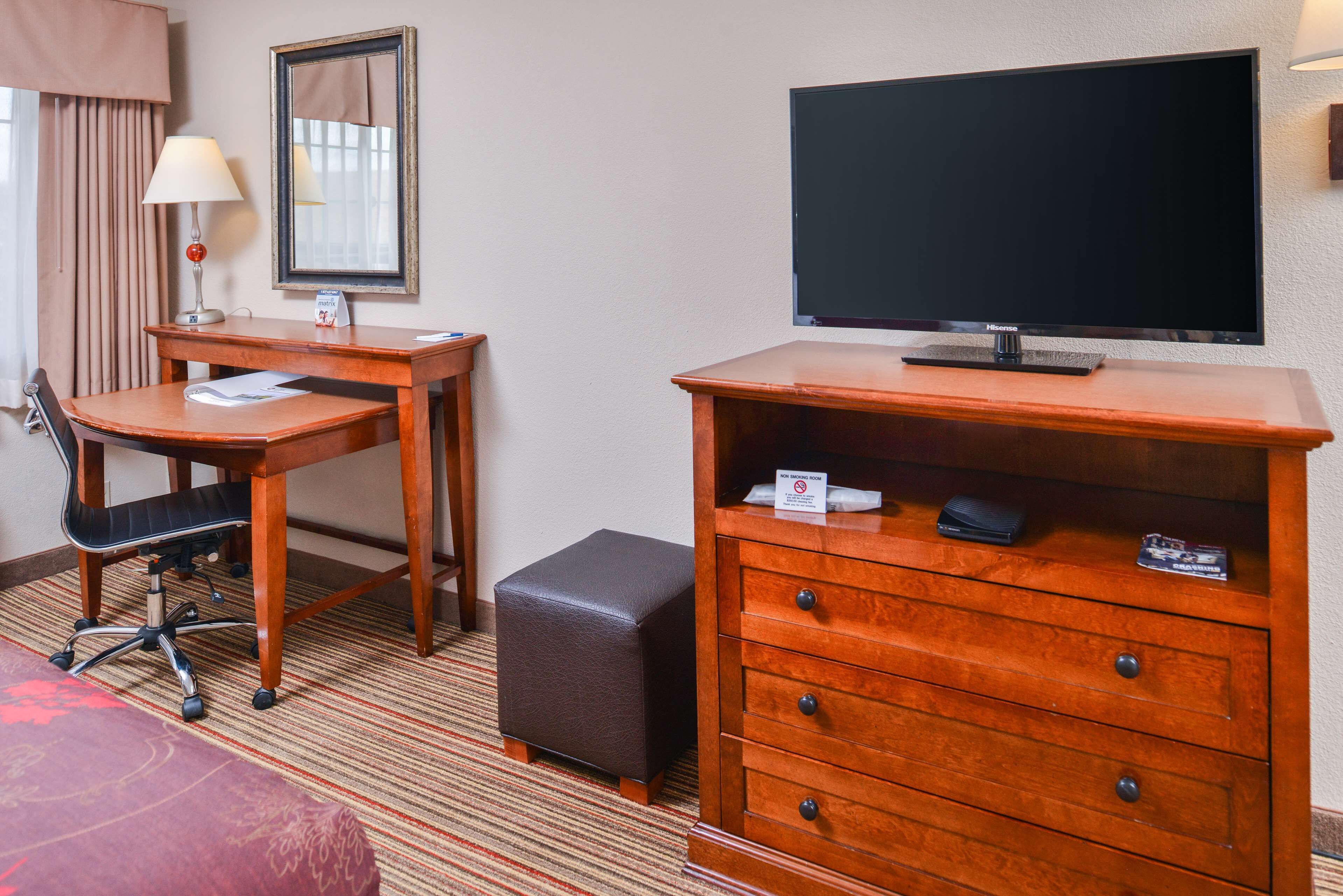 standard room, 1 king bed, non smoking, refrigerator & microwave | 1 bedroom, premium bedding, in-room safe, blackout curtains