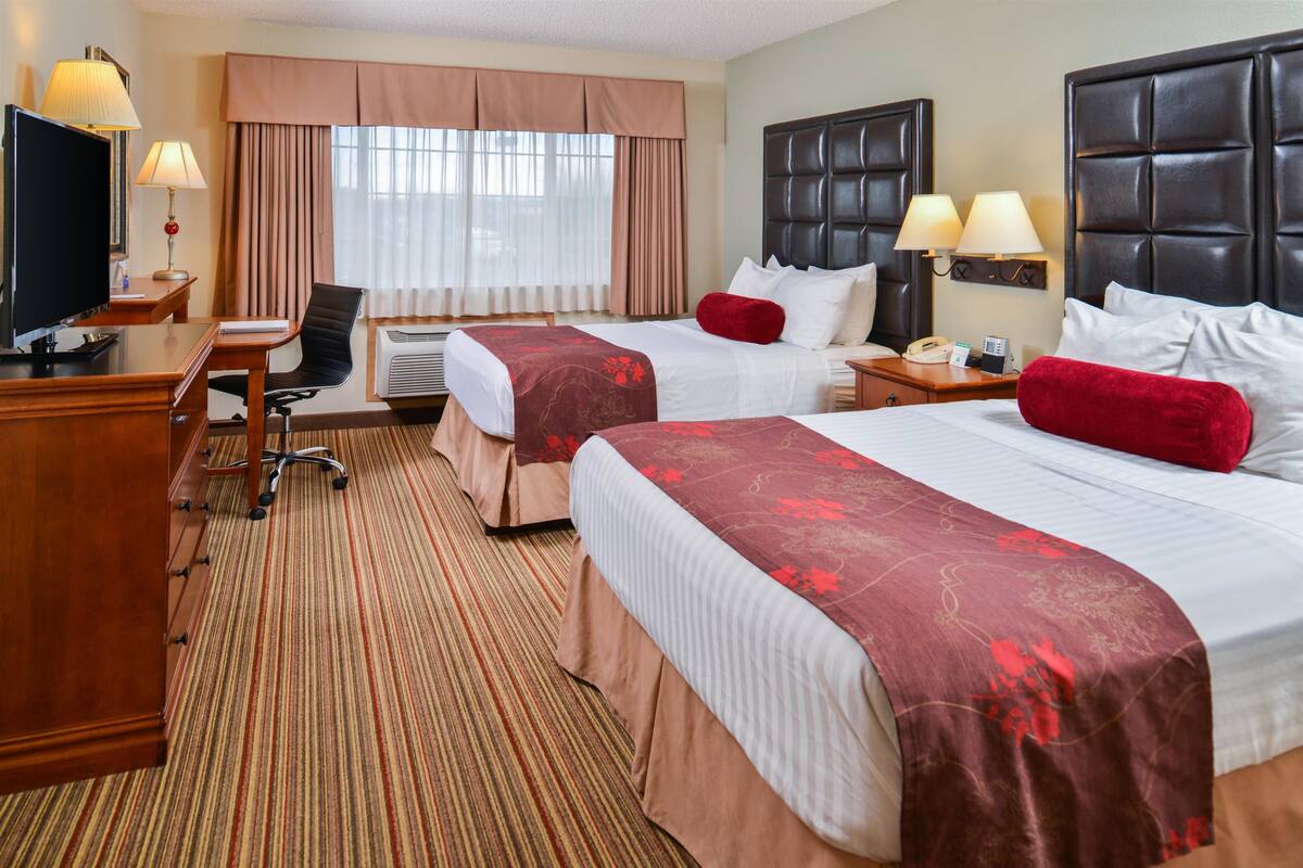 Premium bedding, in-room safe, blackout drapes, iron/ironing board