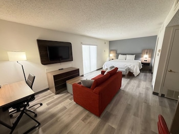 Hawthorn Suites by Wyndham Tinton Falls