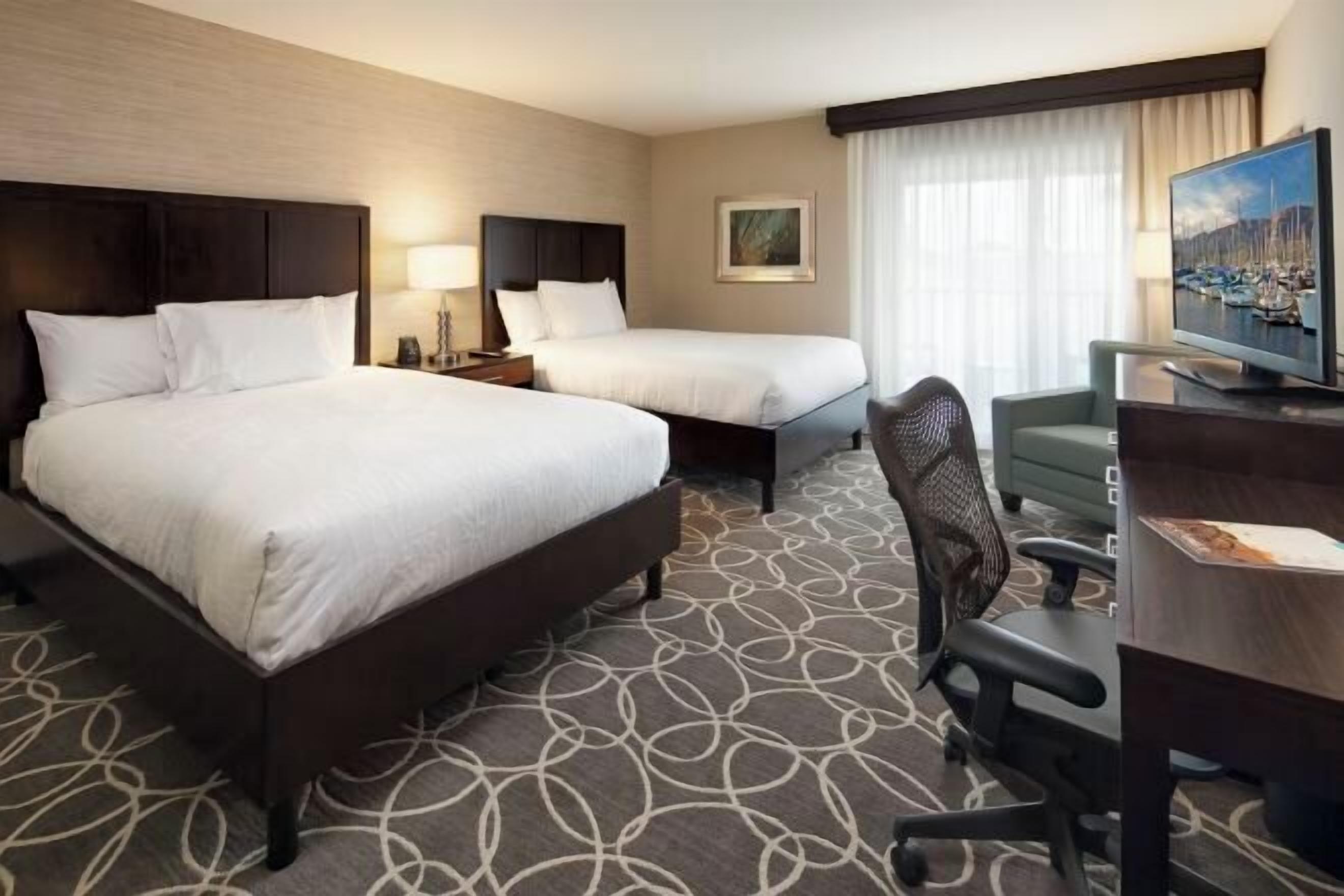 Premium bedding, in-room safe, desk, laptop workspace