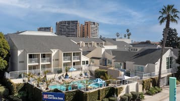 ์ผ์ธ ์์์ฅ, 08:00 ~ 22:00 ์คํ, ์ผ๊ด์ ์์