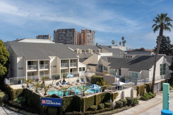 Outdoor pool, open 8:00 AM to 10:00 PM, pool loungers