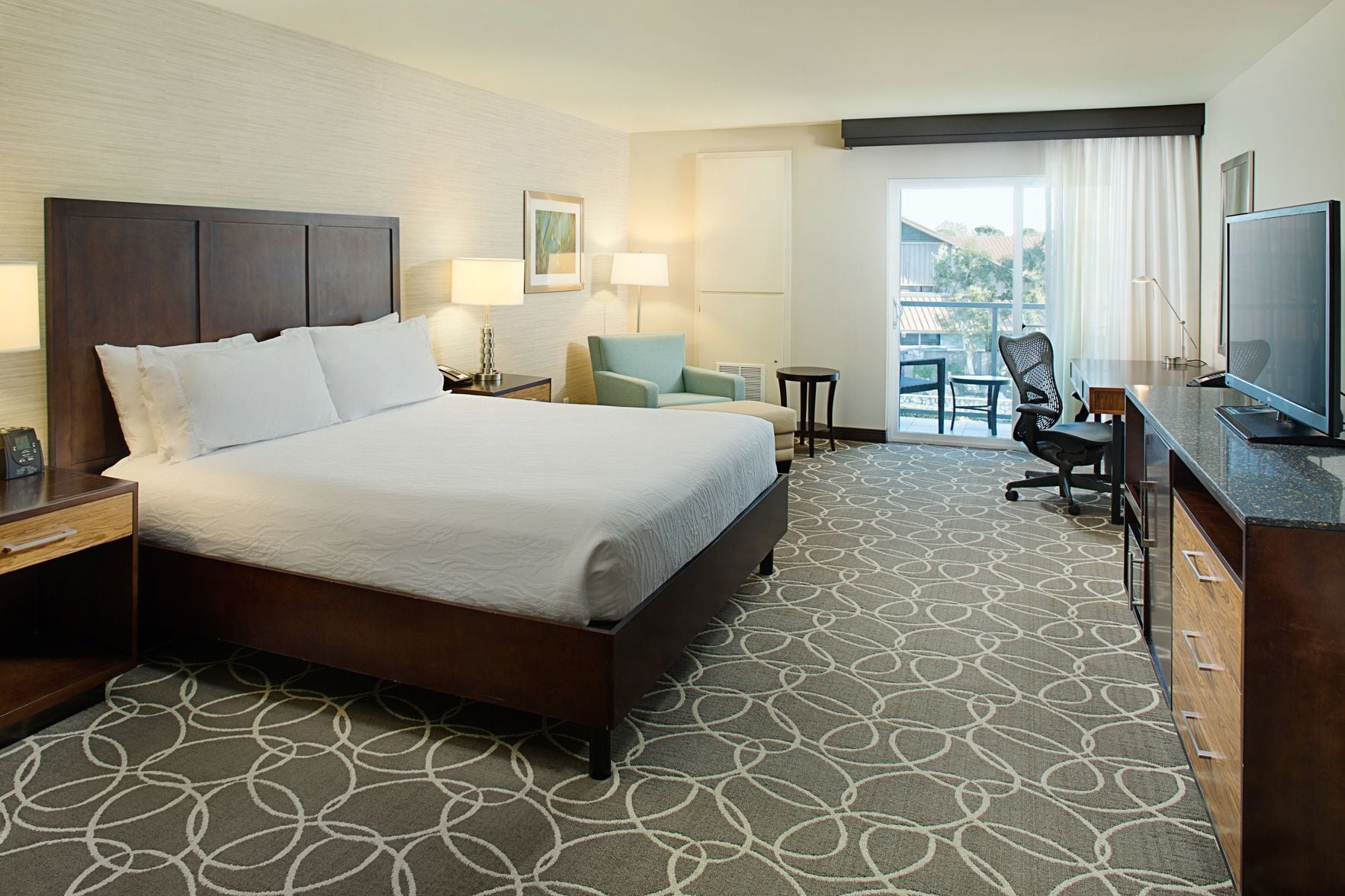 Premium bedding, in-room safe, desk, laptop workspace
