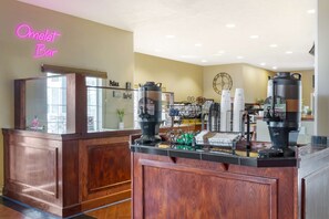 Free daily full breakfast - Best Western Plus The Inn at Horse Heaven (Prosser)