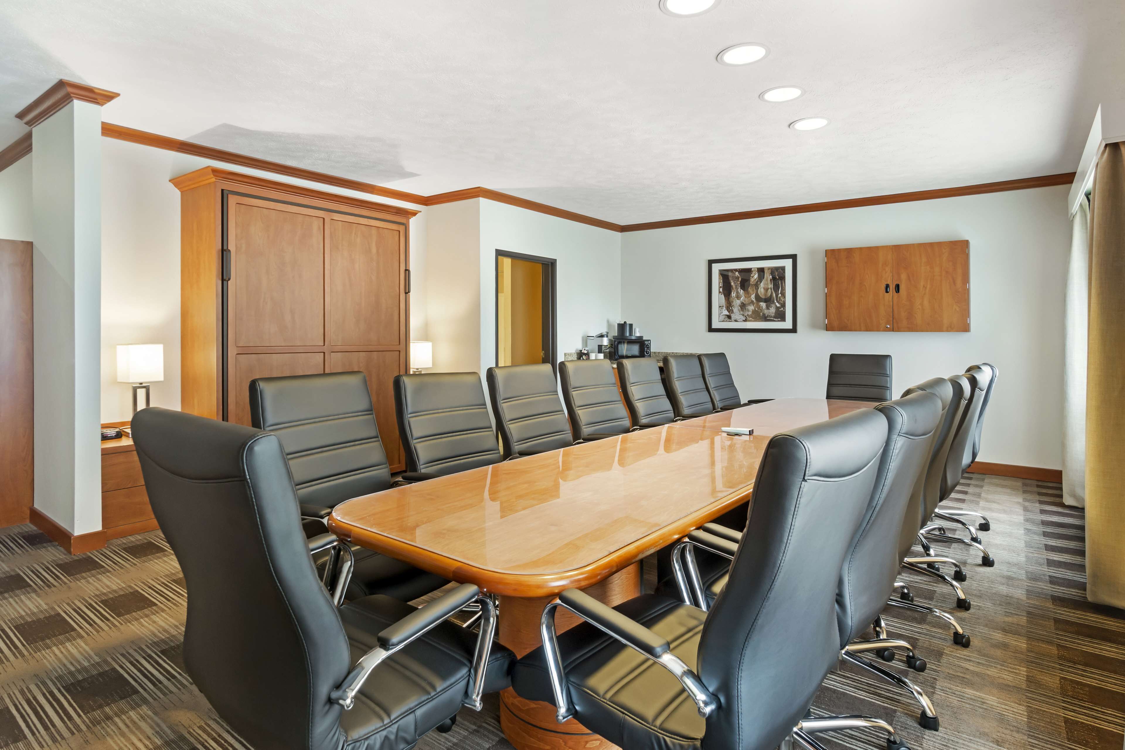 1 bedroom, premium bedding, individually furnished, desk