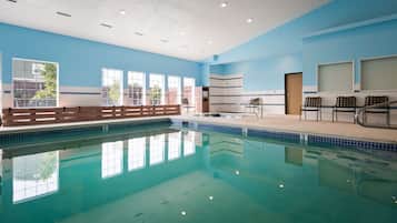 Indoor pool, sun loungers