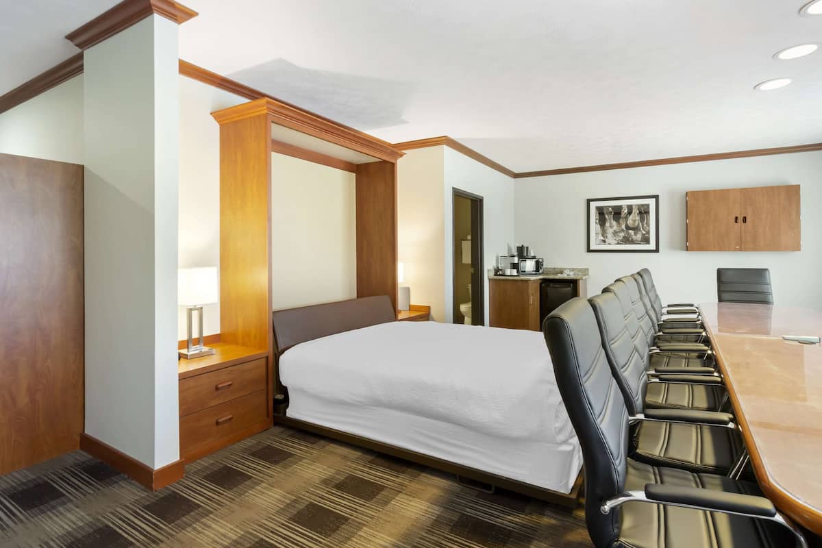 Premium bedding, individually furnished, desk, iron/ironing board