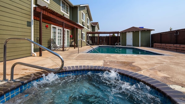 Indoor pool, sun loungers
