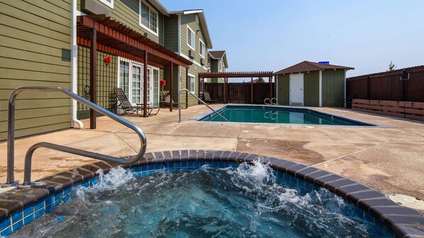 Indoor pool, pool loungers