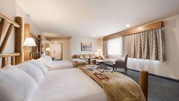 Senge med topmadrasser, mørklægningsgardiner, strygejern/strygebræt