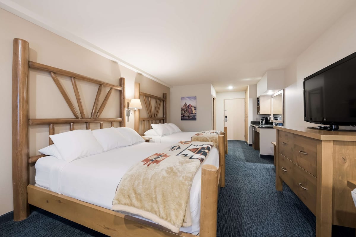 Standard Room, 2 Queen Beds, Non Smoking, Fireplace