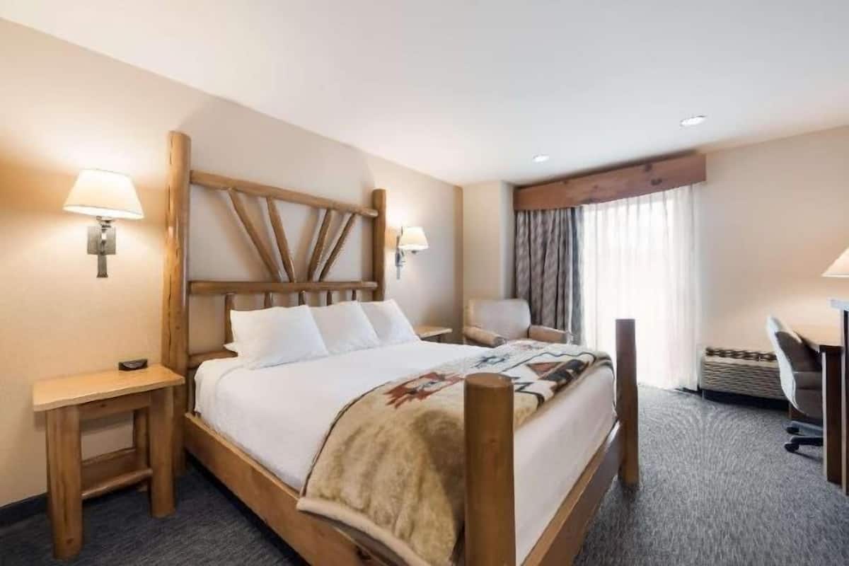 Lit avec matelas Ă plateau-coussin, rideaux dâobscurcissement