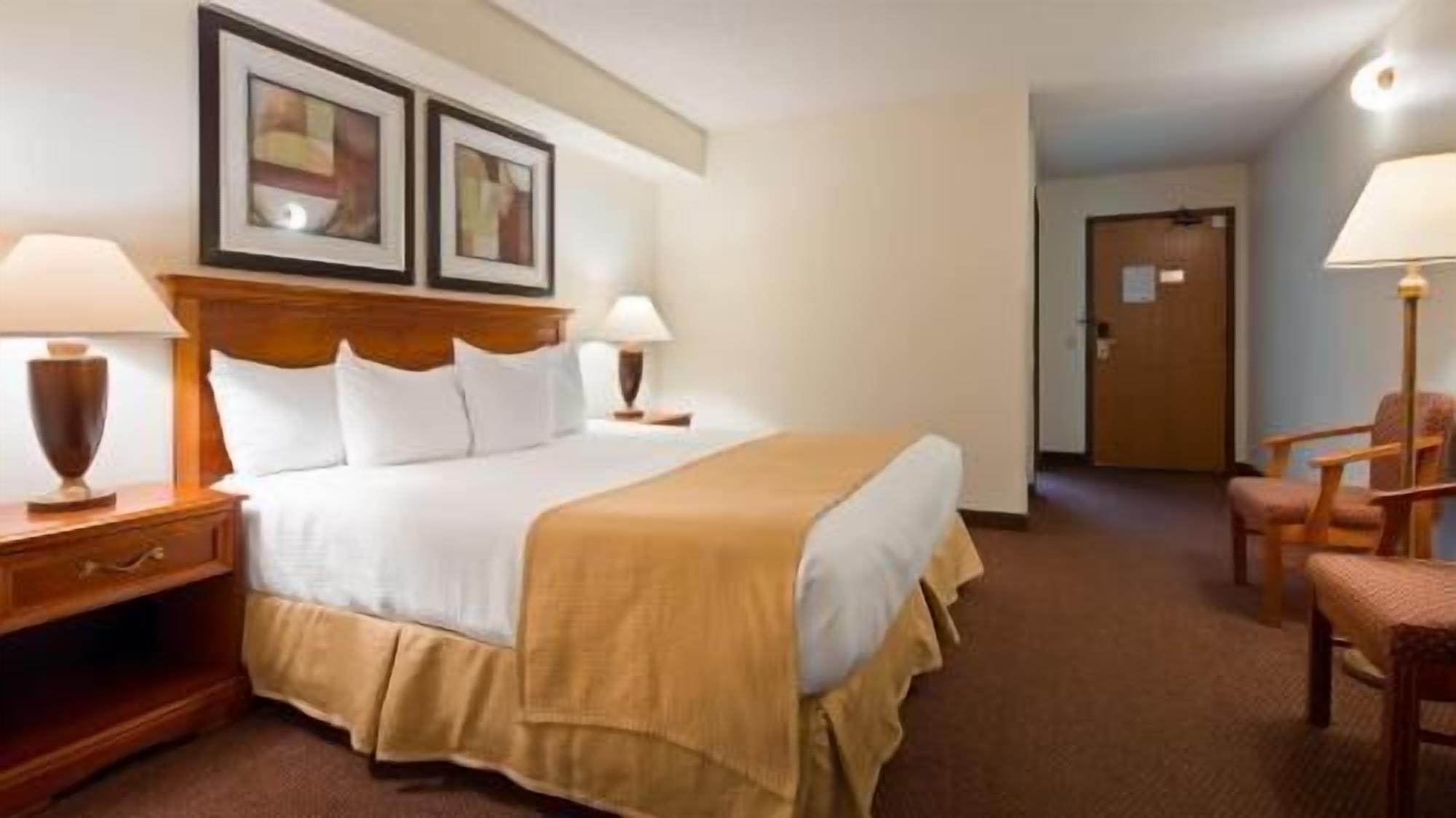 办公桌、笔记本电脑工作区、熨斗/熨衣板、折叠床/加床（额外收费）