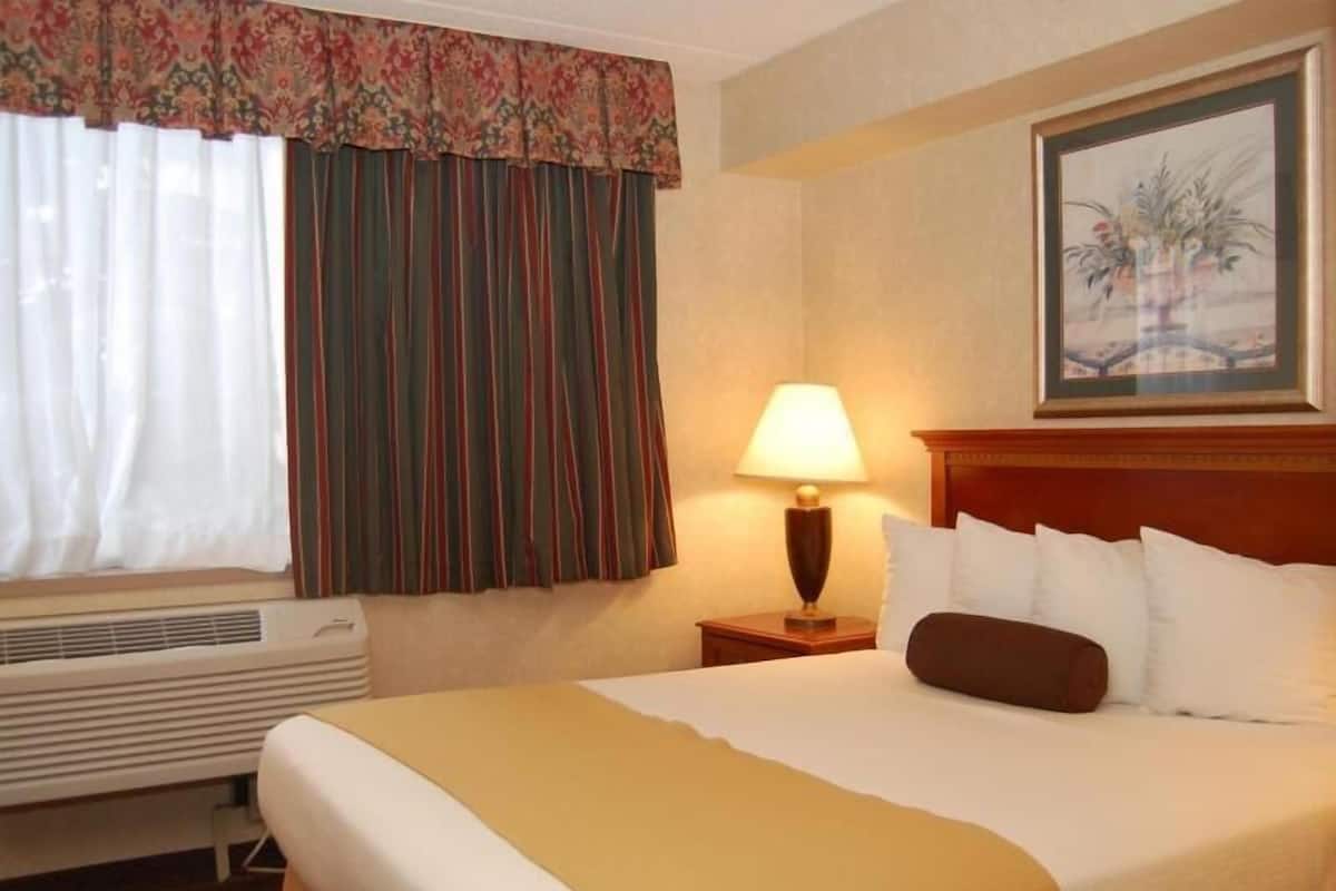 Desk, laptop workspace, iron/ironing board, rollaway beds