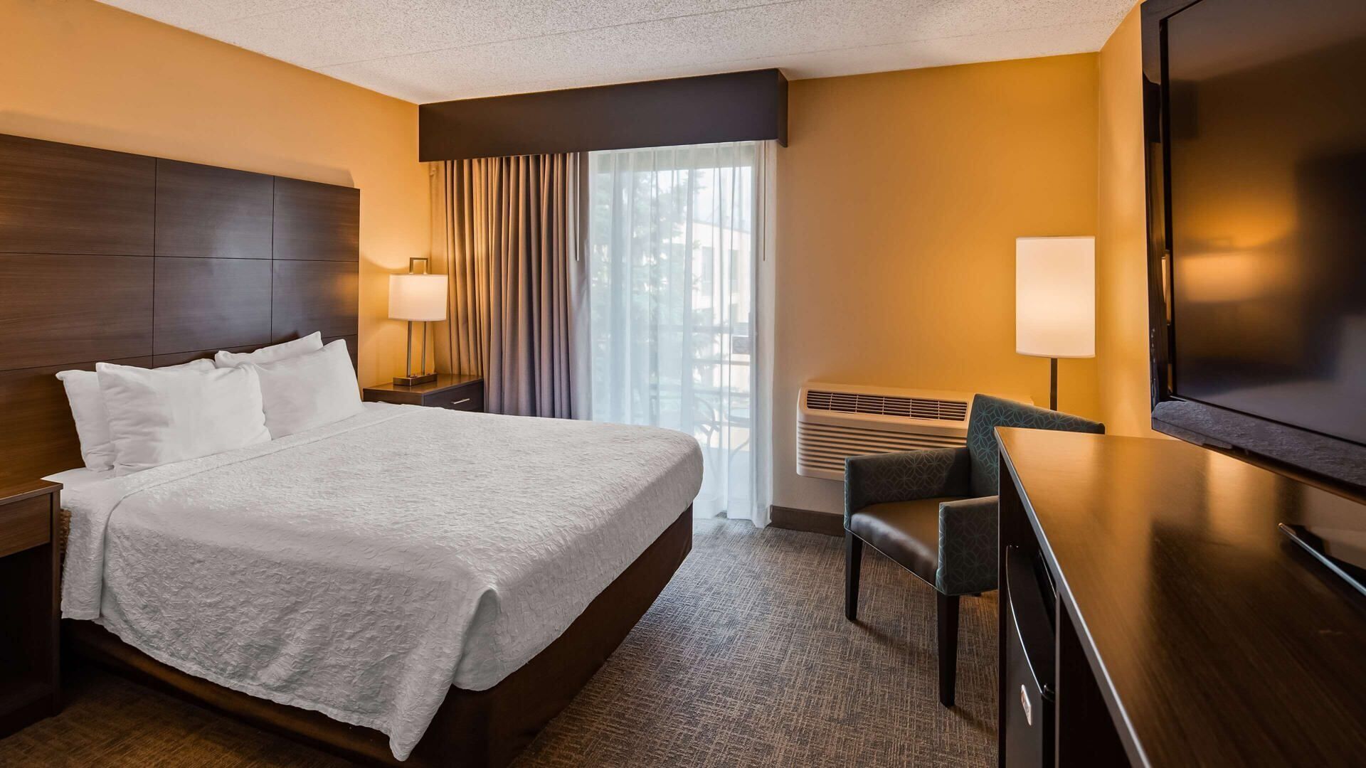 办公桌、笔记本电脑工作区、熨斗/熨衣板、折叠床/加床（额外收费）