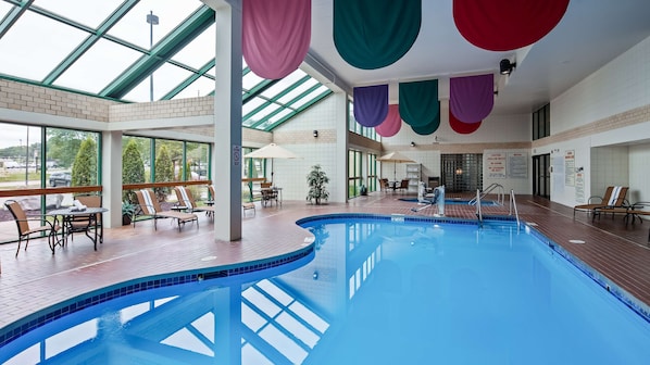 Indoor pool, pool loungers