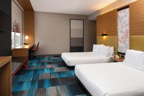 Quarto, 2 camas Queen, para não fumantes | Roupas de cama antialérgicas, edredons de pluma