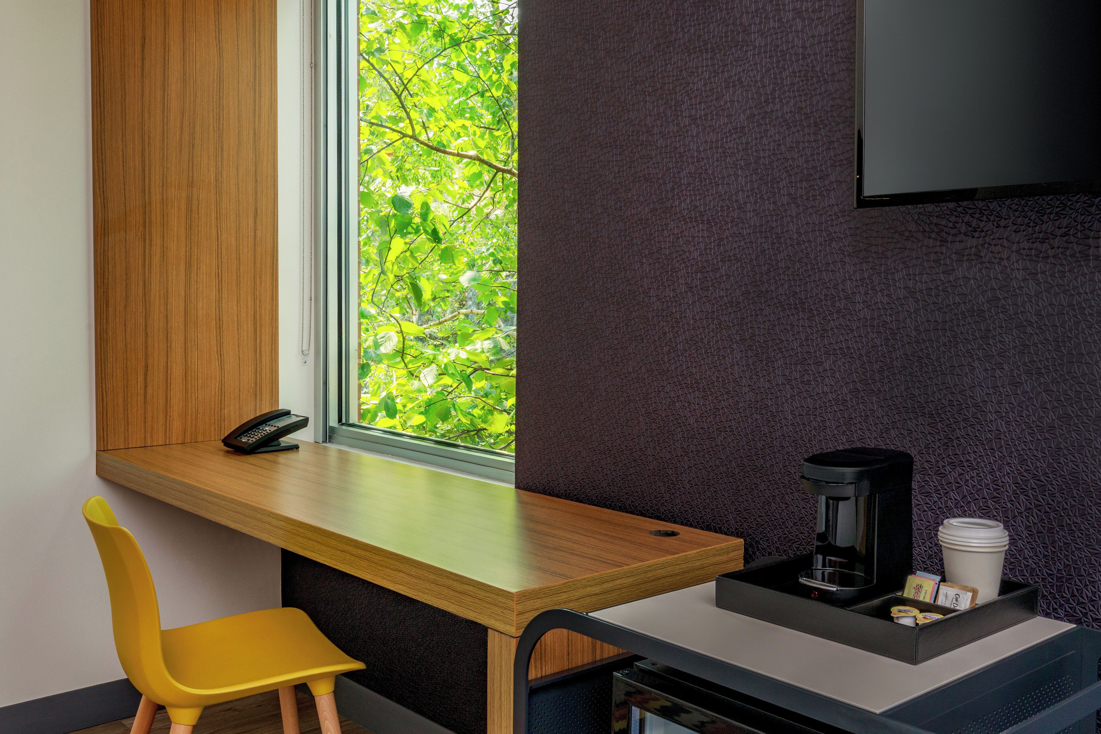 42-inch tv with cable channels, pay films