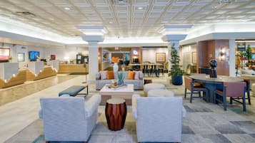 Coin salon dans le hall