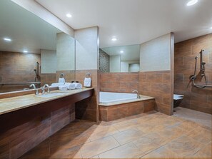 Phòng Suite, 1 phòng ngủ, ban công | Phòng tắm | Bồn tắm thủy lực, đồ dùng nhà tắm miễn phí, máy sấy tóc, khăn tắm 