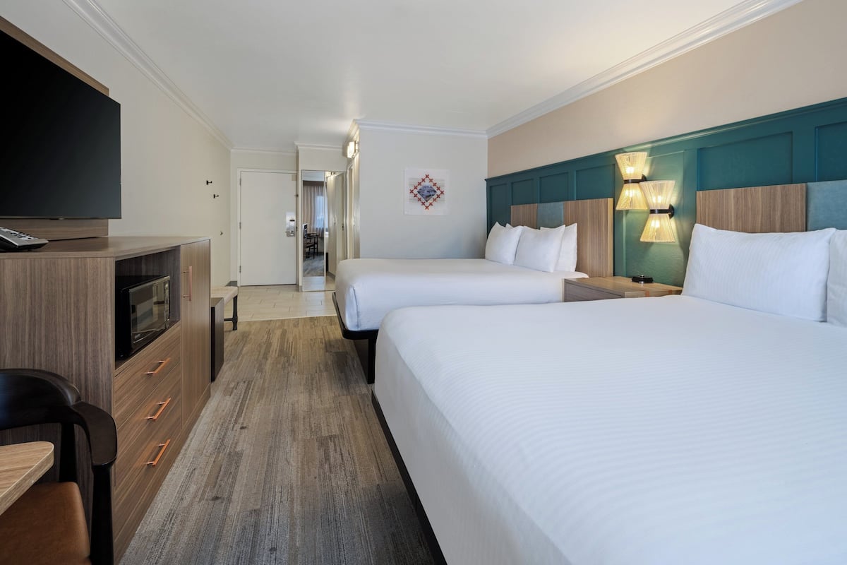 Habitación estándar, 2 camas Queen size | Ropa de cama de alta calidad y camas con pillow-top