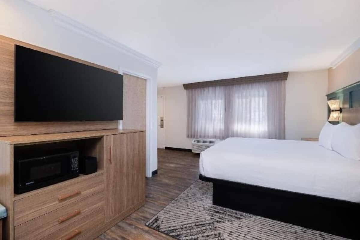 Premium bedding, pillow-top beds, in-room safe, desk