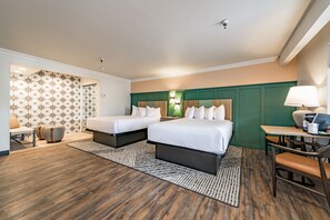 スタンダード ルーム クイーンベッド 2 台 禁煙 冷蔵庫 (Pet Friendly;Larger Room) | 高級寝具、ピロートップベッド、セーフティボックス (室内)、デスク